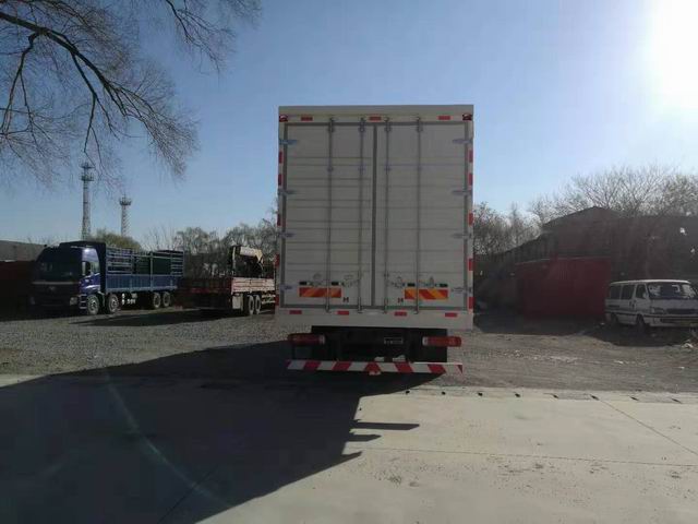 豪沃牌ZZ5187XXYN711GF1廂式運輸車公告圖片