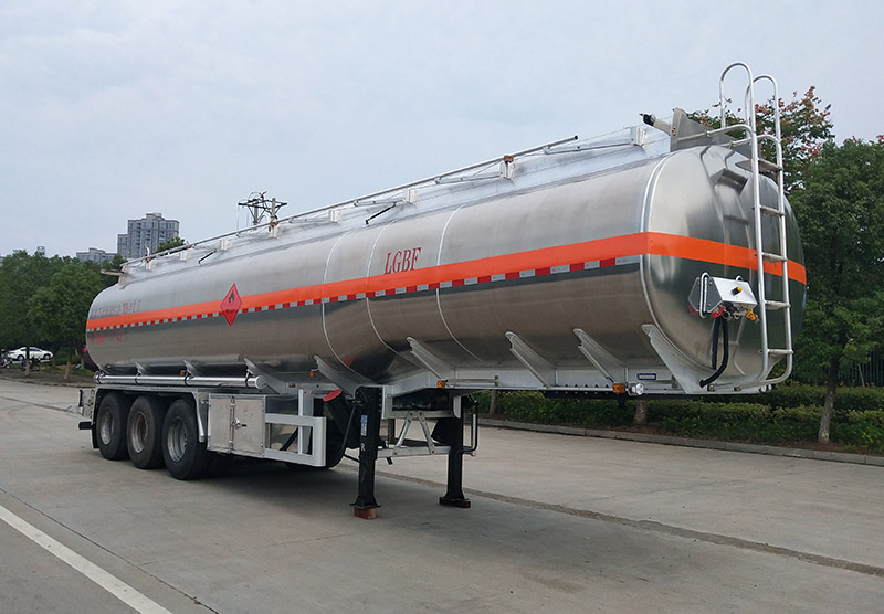 楚飞牌11.5米33.2吨3轴铝合金运油半挂车(CLQ9402GYYBA)