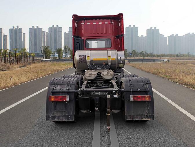 东风牌DFV4258GW6N危险品半挂牵引车公告图片
