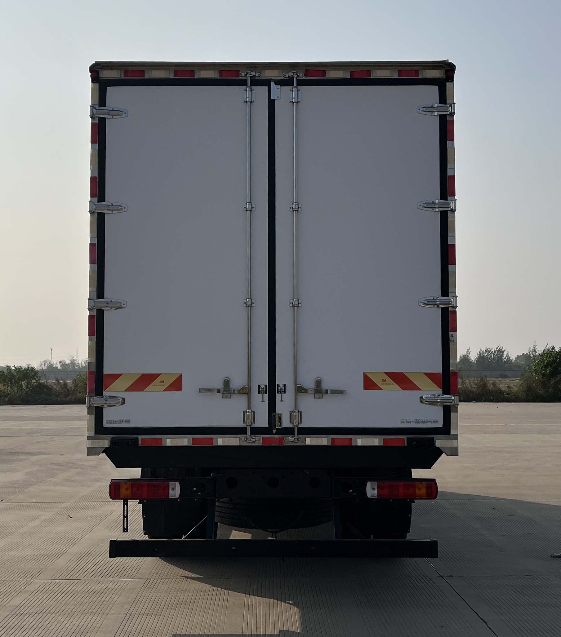 福田牌BJ5166XLC-2M冷藏车公告图片