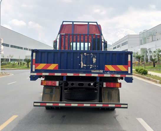 LZ1181H5AC1 乘龙牌239马力单桥柴油6.8米国六载货汽车图片