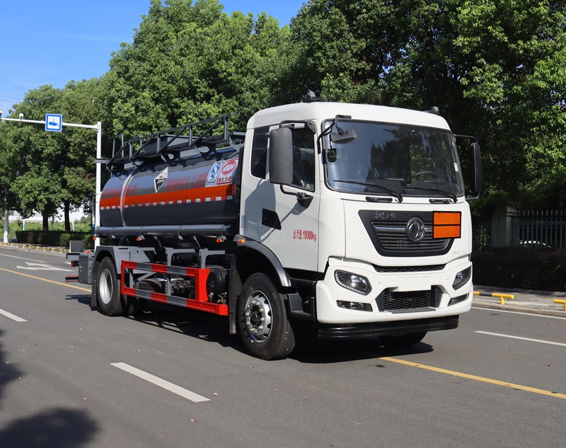 中汽力威牌HLW5181GFWDF6腐蚀性物品罐式运输车