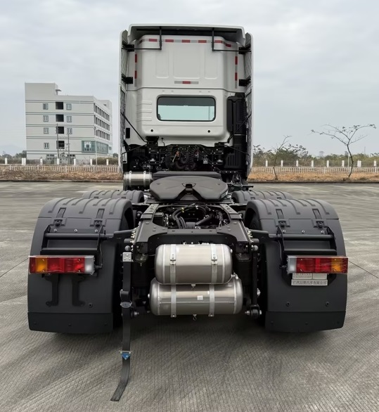 日野牌YC4250SS1UK6W危险品牵引汽车公告图片