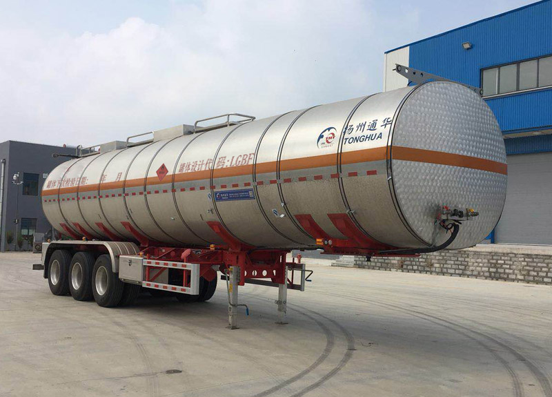 通华牌12.3米33.8吨3轴易燃液体罐式运输半挂车(THT9401GRYG1)