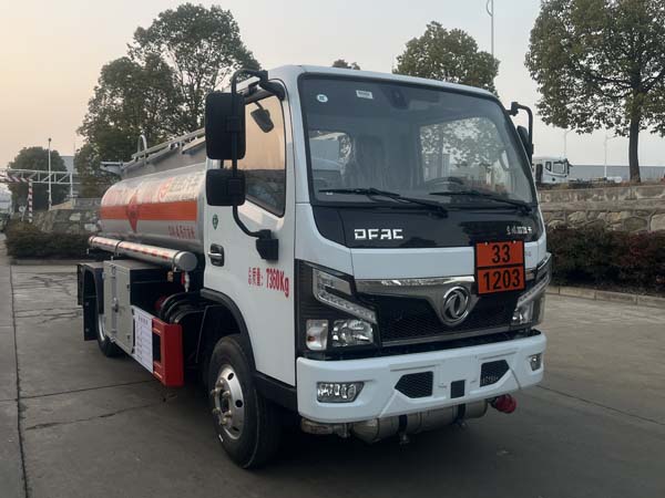 楚胜牌CSC5075GYY6A运油车