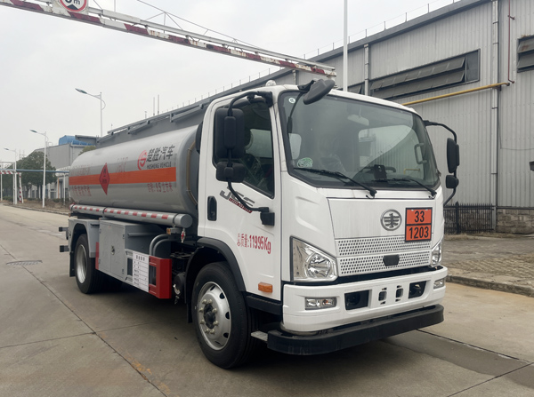 楚胜牌CSC5120GYYCA6运油车