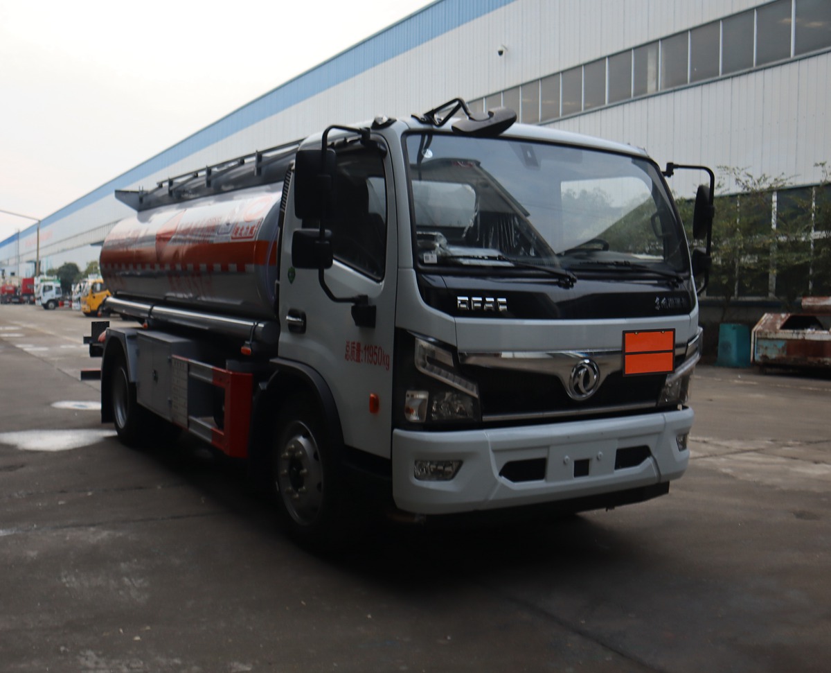 中汽力威牌HLW5121GJYE6加油车