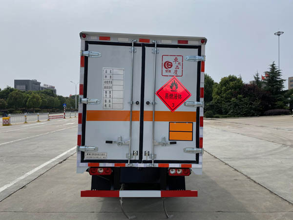 楚勝牌CSC5043XRYSH6易燃液體廂式運(yùn)輸車公告圖片