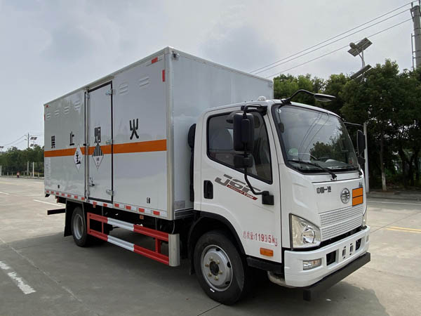 楚胜牌CSC5120XZWCA6杂项危险物品厢式运输车
