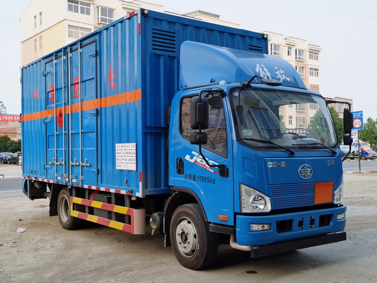 永强牌YQ5120XRQQ1易燃气体厢式运输车
