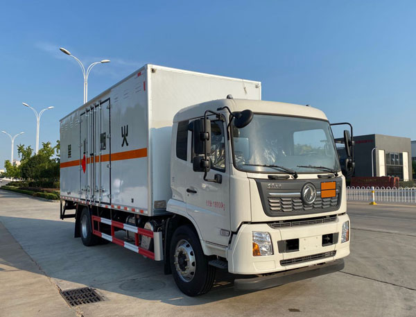 楚胜牌CSC5181XRQD6易燃气体厢式运输车