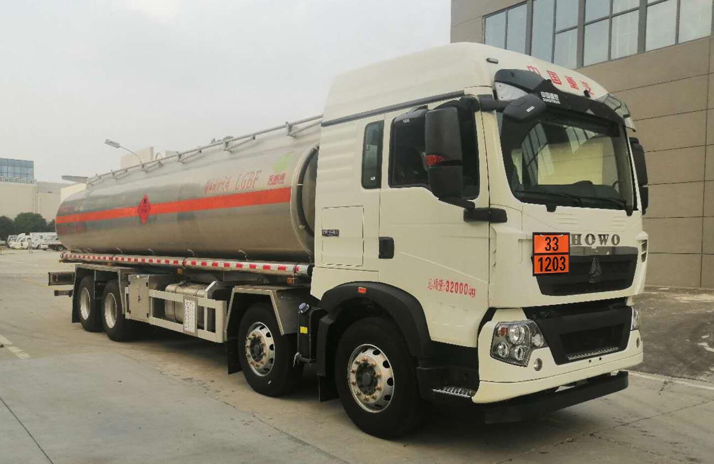 天威缘牌TWY5320GYYZ6L铝合金运油车