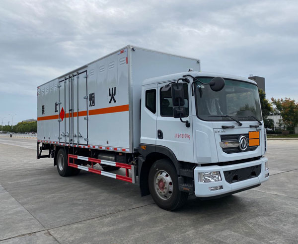 楚胜牌CSC5185XRQ6易燃气体厢式运输车