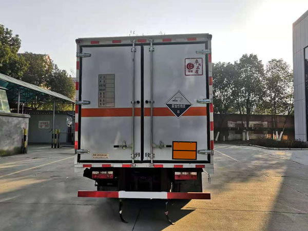 楚胜牌CSC5125XFW6腐蚀性物品厢式运输车公告图片