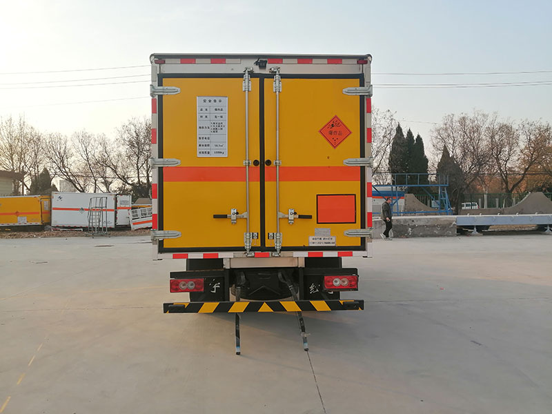 紅宇牌HYJ5100XQY-BJ1爆破器材運(yùn)輸車公告圖片