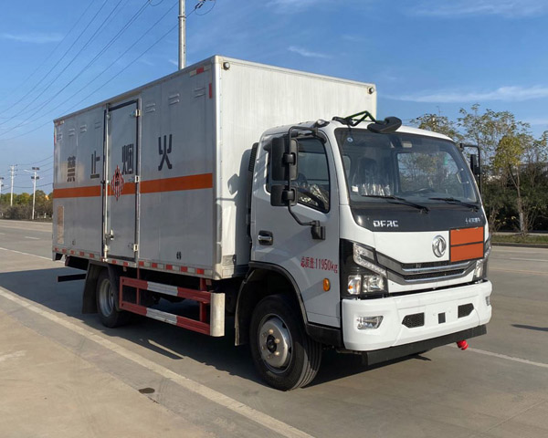 楚胜牌CSC5125XRG6易燃固体厢式运输车