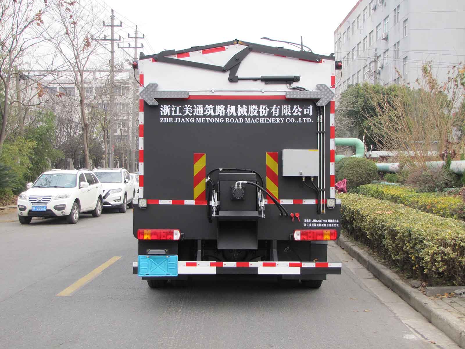 浙通牌LMT5255TYHB路面養(yǎng)護(hù)車公告圖片