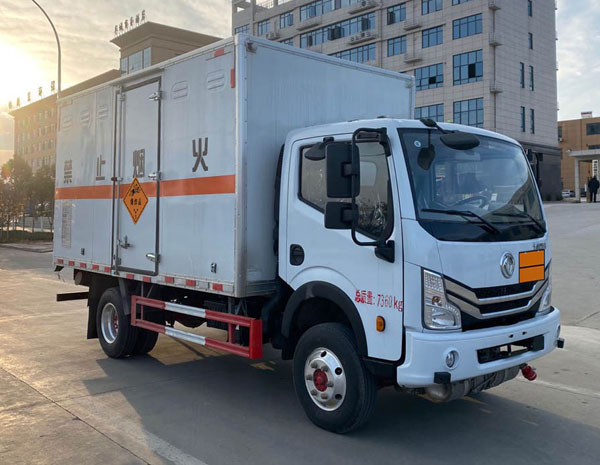 楚胜牌CSC5075XQY6爆破器材运输车