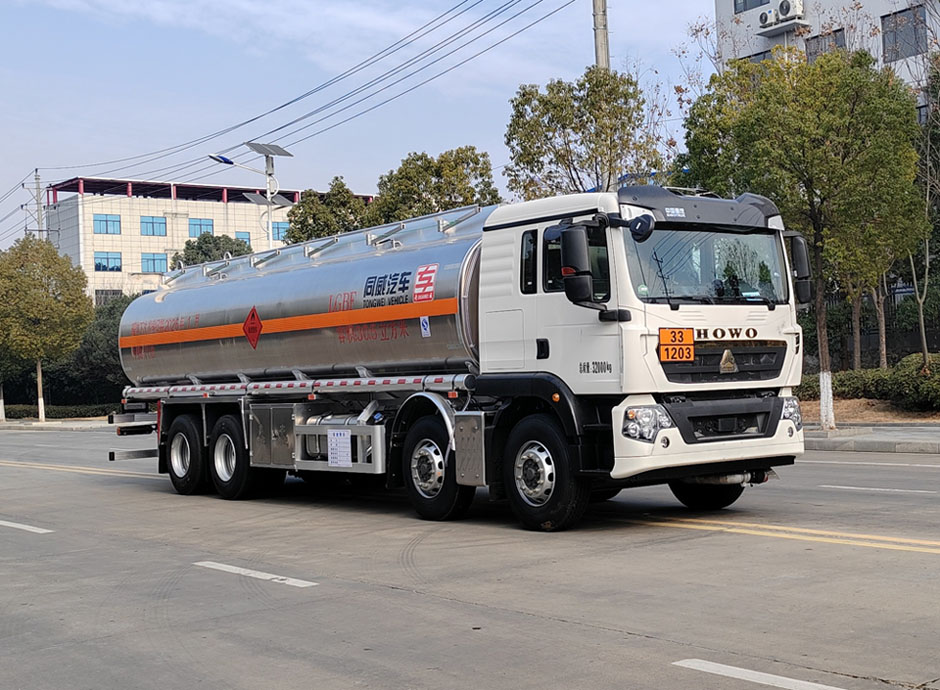 专威牌HTW5320GYYLZZ6Q铝合金运油车