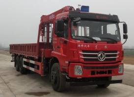 随车起重运输车