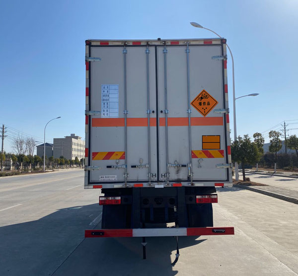 楚勝牌CSC5185XQY6爆破器材運(yùn)輸車公告圖片