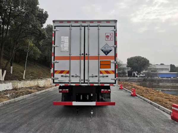 楚勝牌CSC5185XFW6腐蝕性物品廂式運(yùn)輸車公告圖片