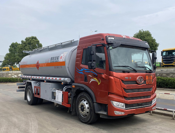 楚胜牌CSC5185GYYCA6运油车