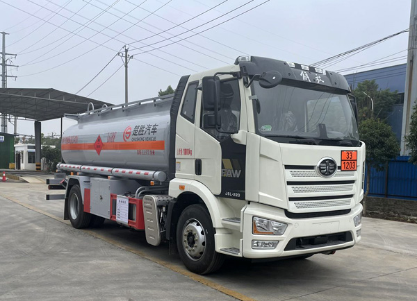 楚胜牌CSC5180GYYC6A运油车