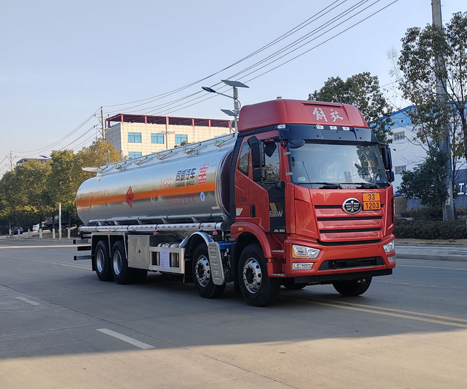 专威牌HTW5322GYYLCAQ6铝合金运油车