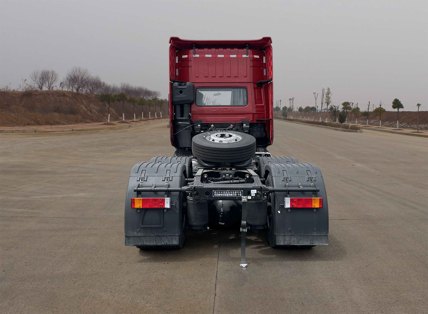 东风牌DFV4257GW6D危险品牵引汽车公告图片