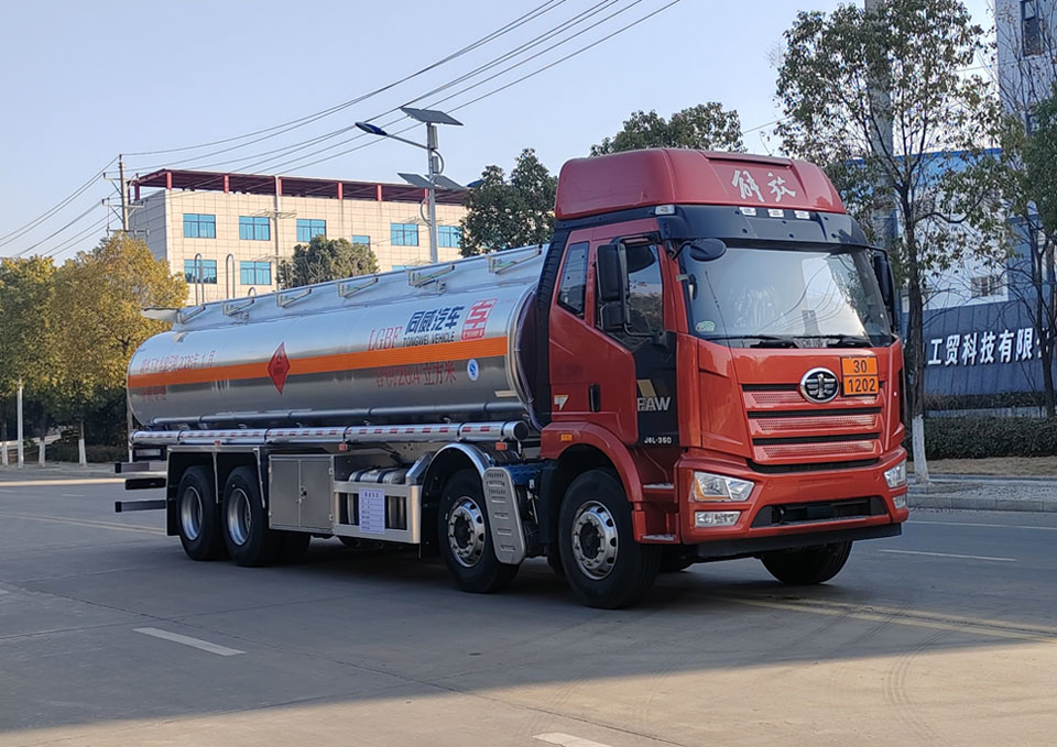 专威牌HTW5323GYYLCAC6铝合金运油车
