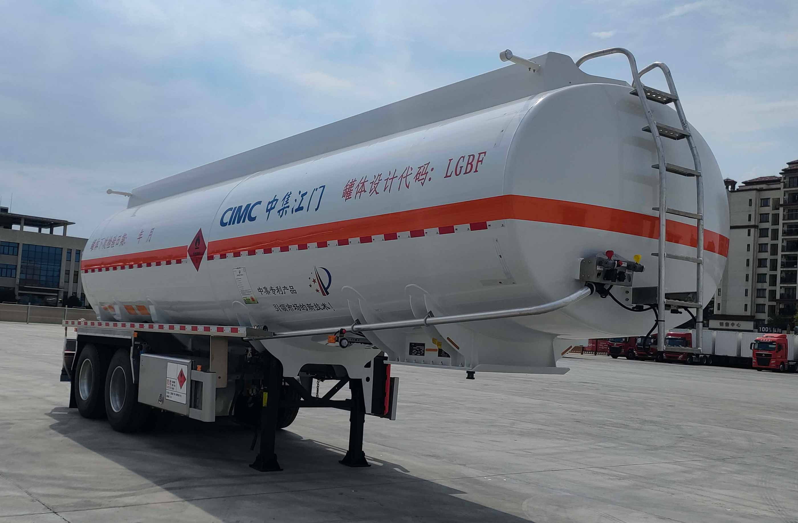 中集牌10.3米25吨2轴铝合金运油半挂车(ZJV9300GYYJM)