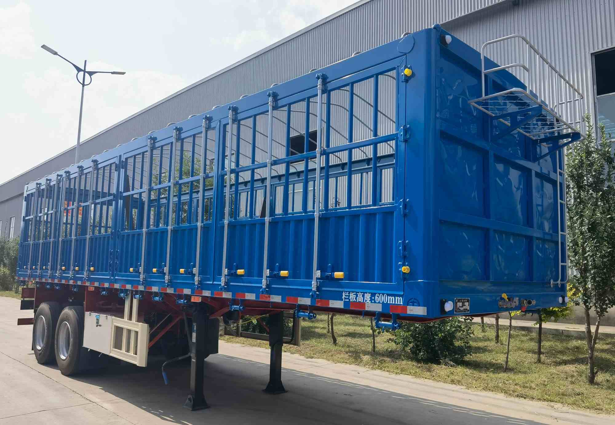 承泰牌10米30.6吨2轴仓栅式运输半挂车(XCT9350CCY)