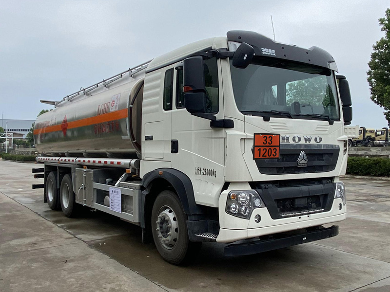 楚胜牌CSC5267GYYLZ6Q铝合金运油车