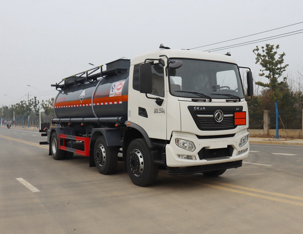中汽力威牌HLW5261GFWDF6腐蚀性物品罐式运输车