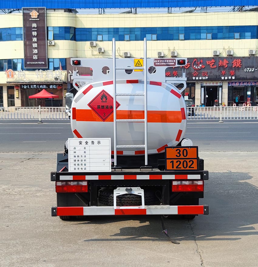 專(zhuān)力牌ZLC5070GJYCC6加油車(chē)公告圖片