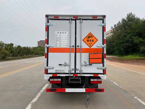 楚勝牌CSC5045XQY6爆破器材運(yùn)輸車公告圖片