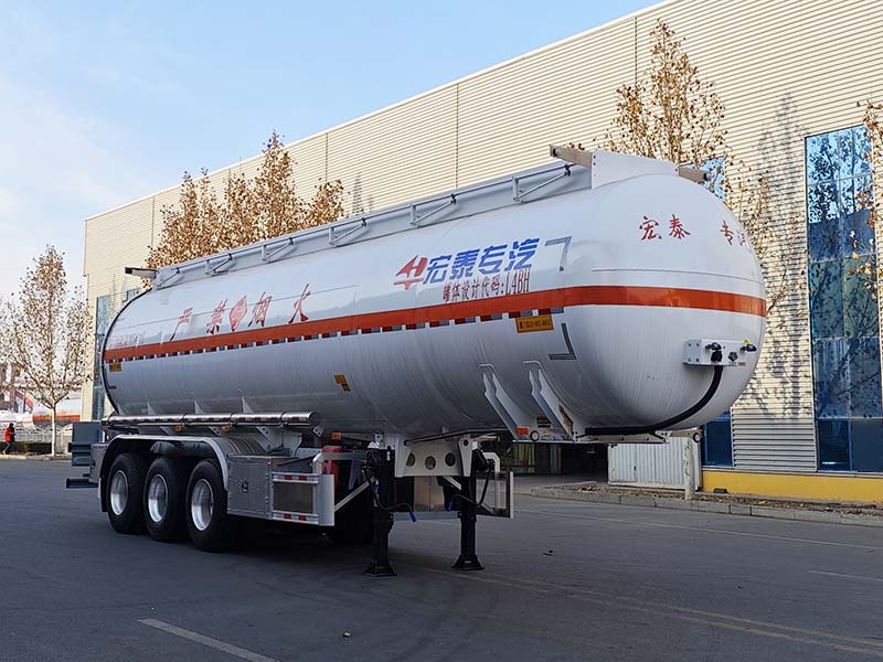 正康宏泰牌11.7米33.2吨3轴易燃液体罐式运输半挂车(HHT9407GRYF)