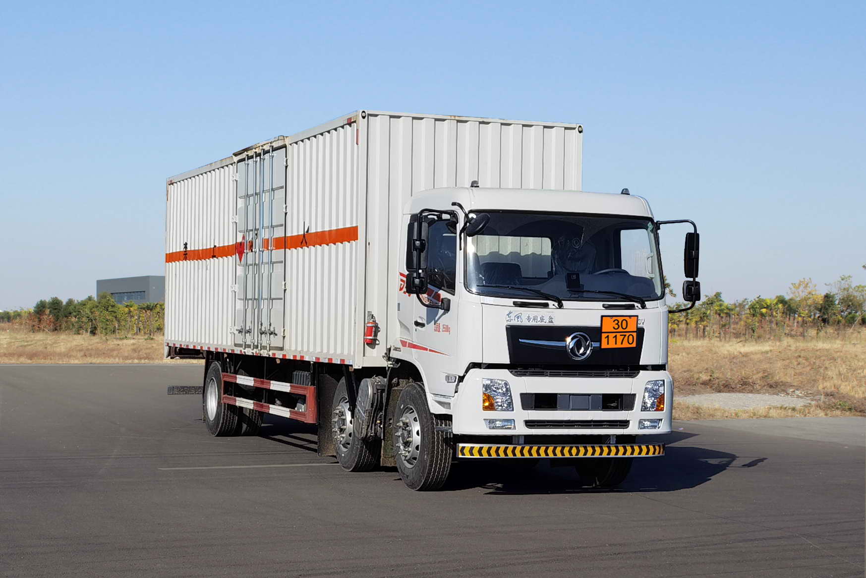 东风牌DFV5263XRYGP6D易燃液体厢式运输车