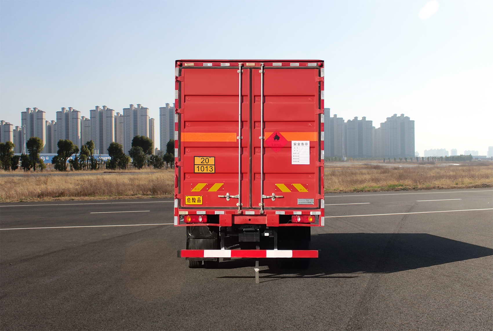 東風(fēng)牌DFV5263XRQGP6D易燃?xì)怏w廂式運輸車公告圖片