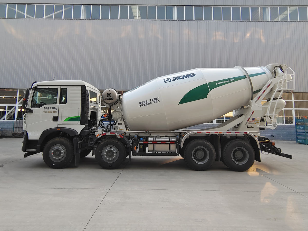 徐工牌XZS5314GJBCZ5混凝土攪拌運(yùn)輸車公告圖片