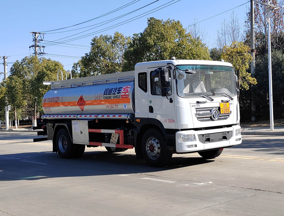 专威牌HTW5185GJYEC6加油车