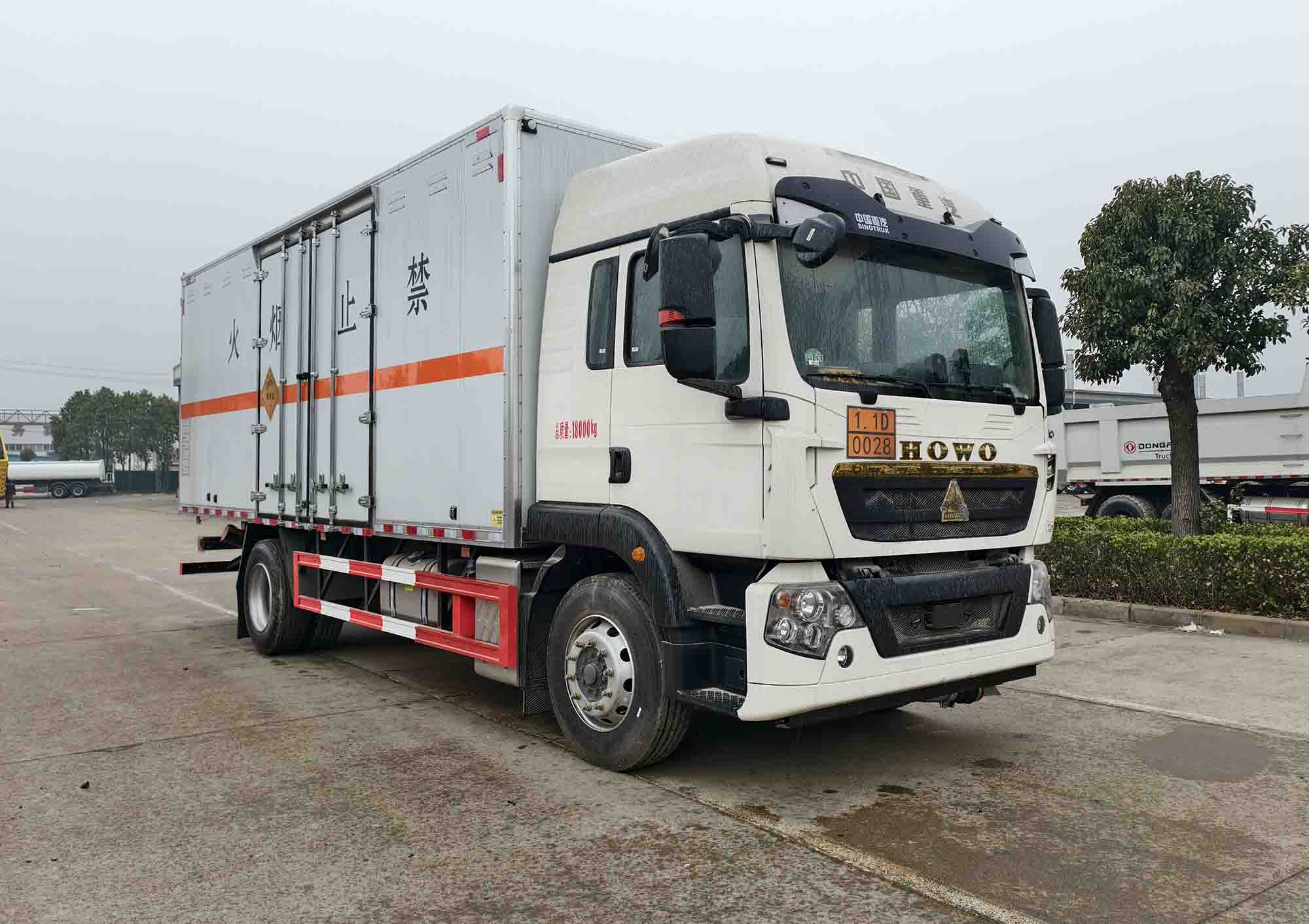 华威驰乐牌SGZ5180XQYZZ6爆破器材运输车