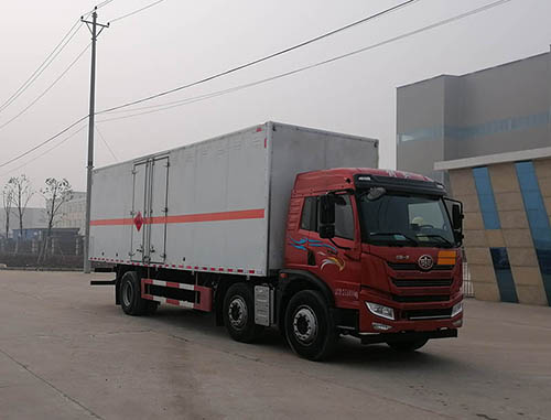 顺风智造牌SFZ5260XRYC6易燃液体厢式运输车