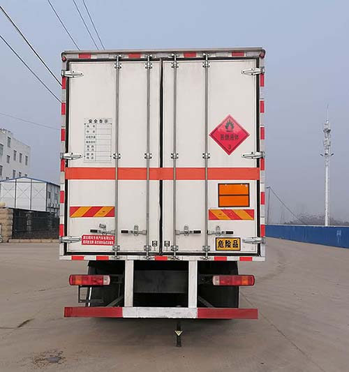 順風(fēng)智造牌SFZ5260XRYC6易燃液體廂式運(yùn)輸車(chē)公告圖片