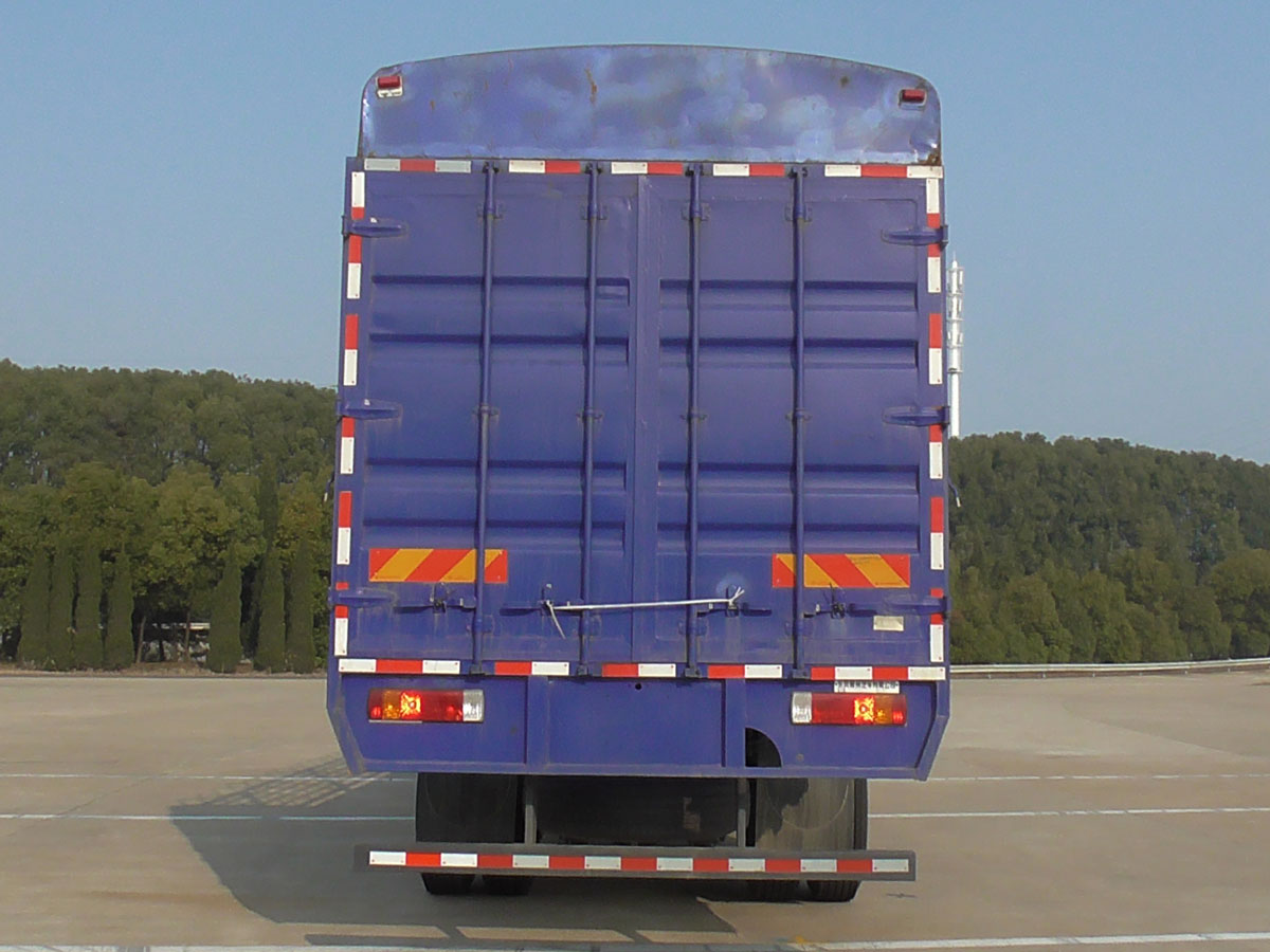 乘龍牌LZ5311CCYH7EC1倉柵式運(yùn)輸車公告圖片