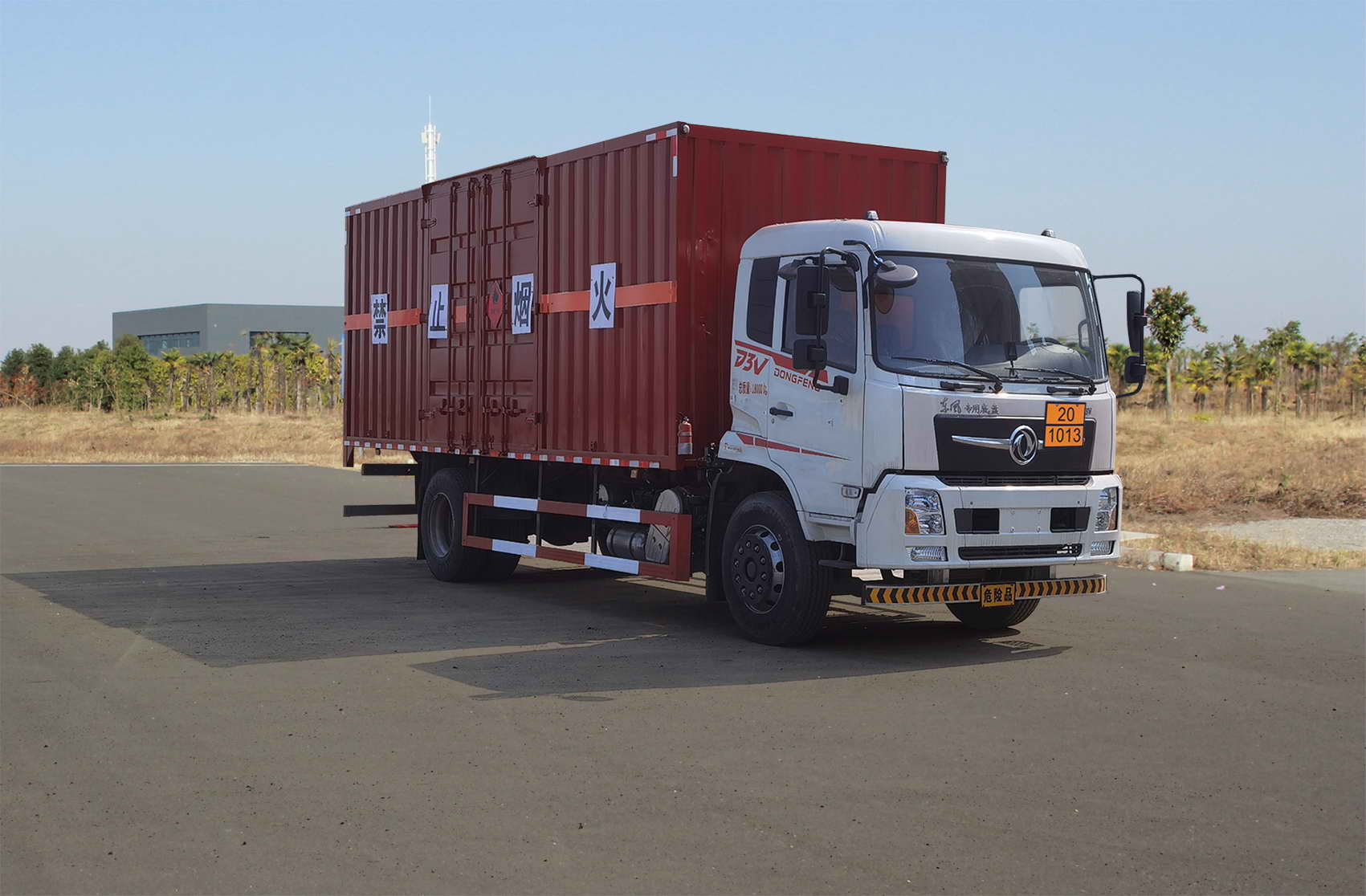 东风牌DFV5183XRQGP6D易燃气体厢式运输车