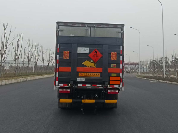 易燃液体厢式运输车图片