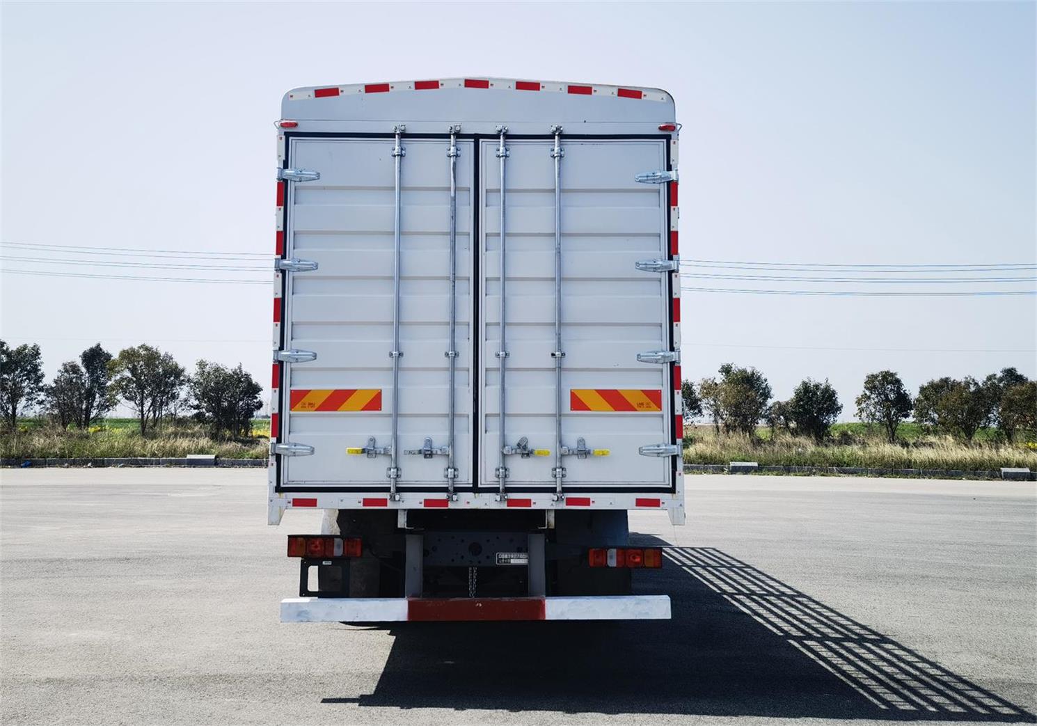 汕德卡牌ZZ5266CCYN56CGF1KB倉柵式運(yùn)輸車公告圖片