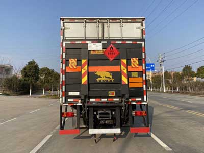 楚勝牌CSC5321XRYC6易燃液體廂式運(yùn)輸車公告圖片